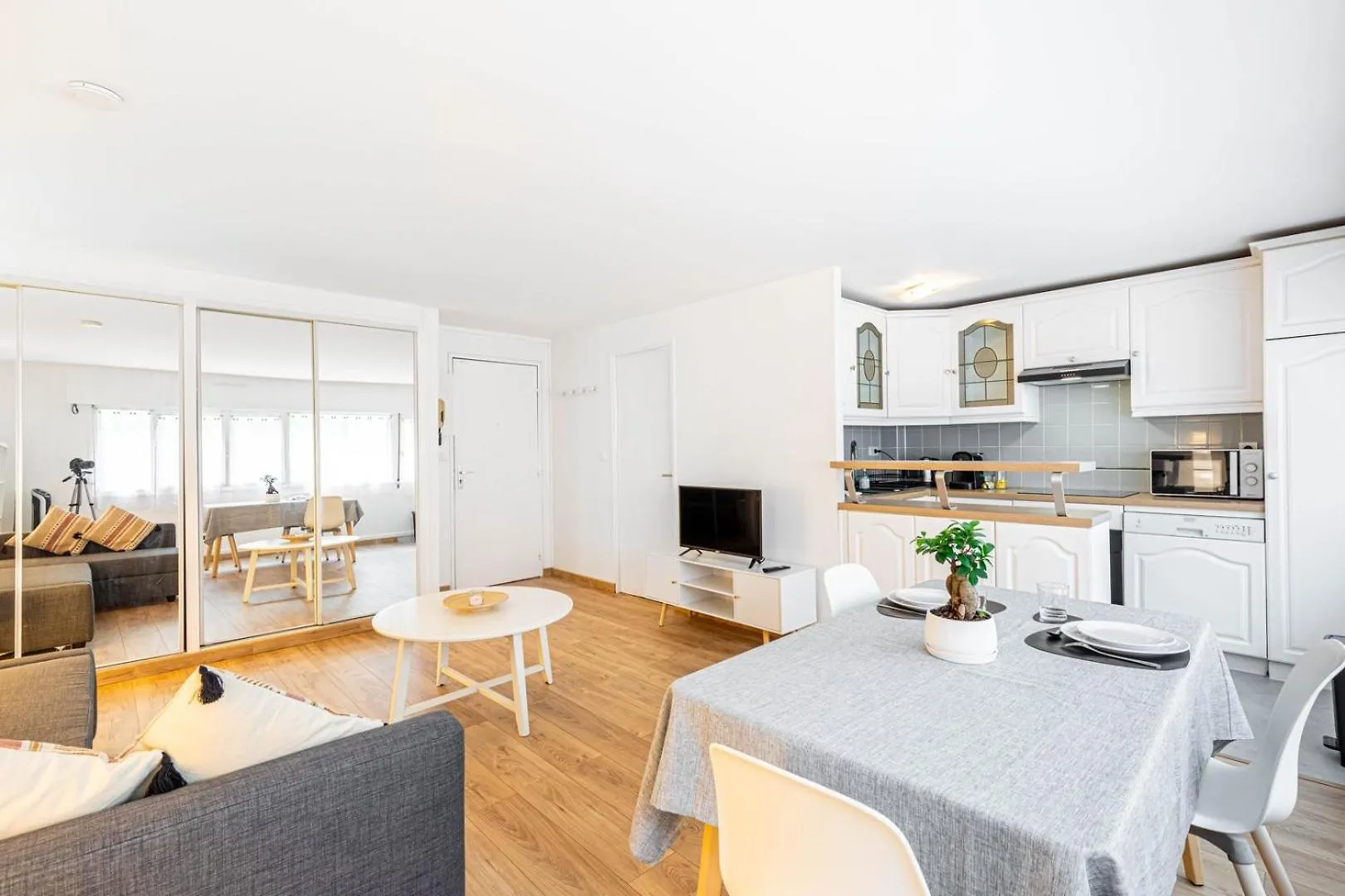 Guestready - Studio Baigne De Lumiere Dans Le 19E Париж